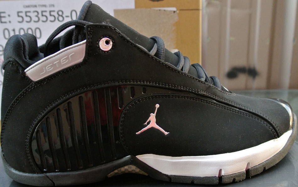 yeezy vanta black 700